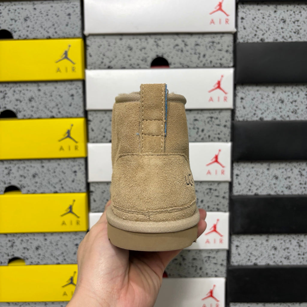 UGG Neumel Chukka Boot – Sand