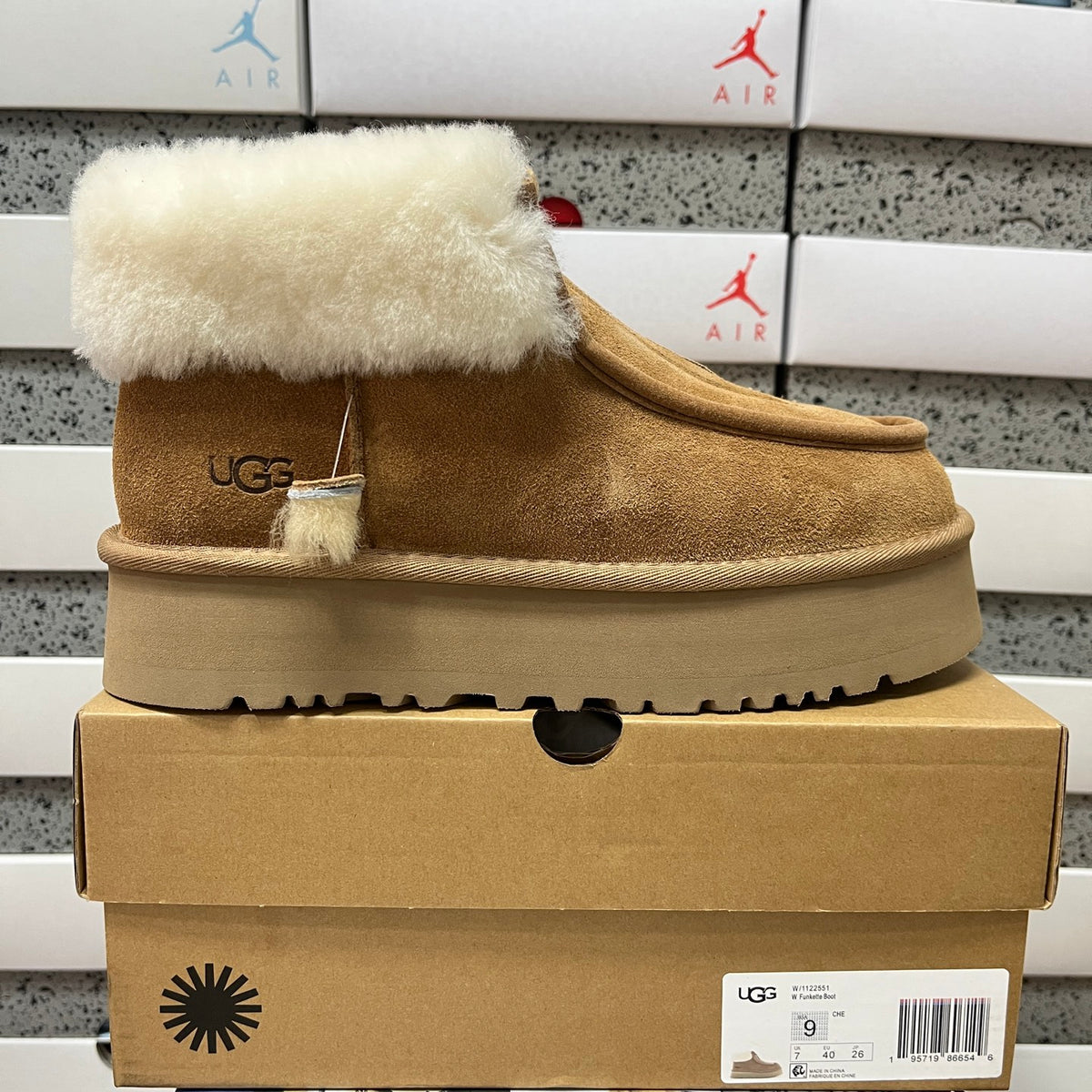 UGG Funkette Platform Boot – Chestnut