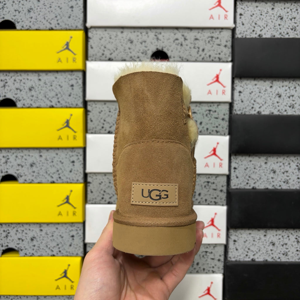 UGG Bailey Button Mid Boot – Chestnut