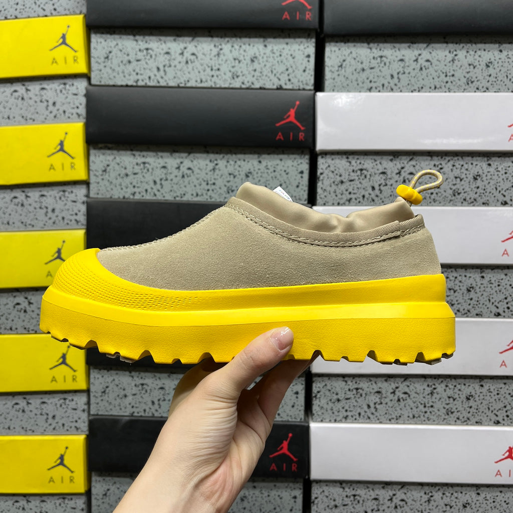 UGG Tasman Platform Mule – Sand & Yellow