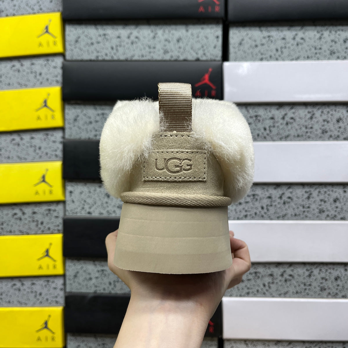 UGG Classic Short Boot – Sand