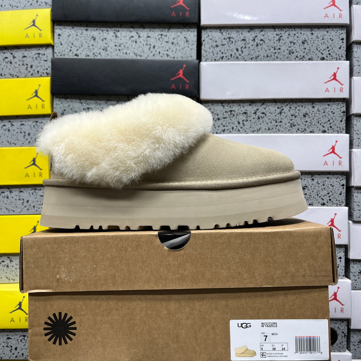 UGG Classic Short Boot – Sand
