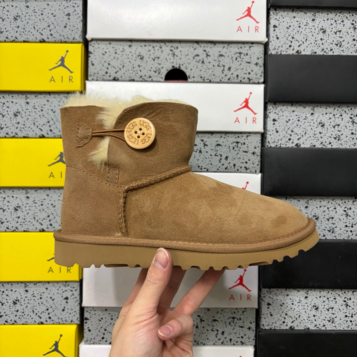 UGG Bailey Button Mid Boot – Chestnut