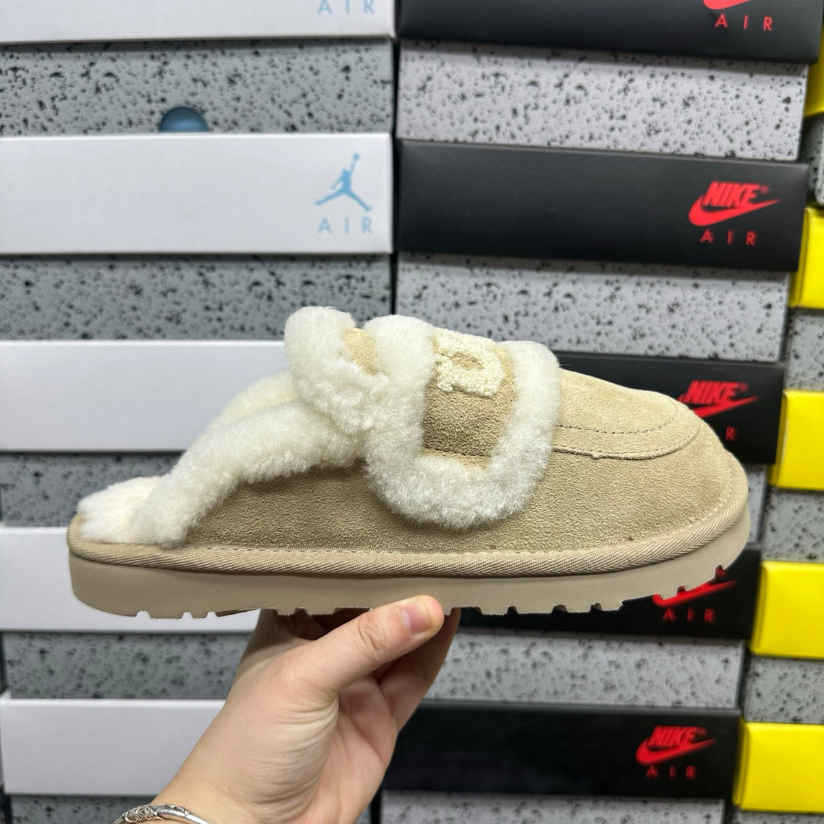 UGG Shearling Slide – Sand