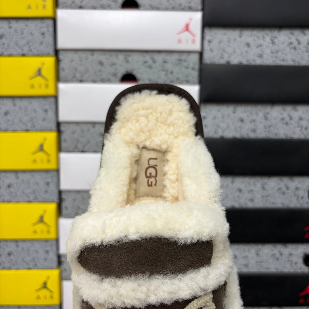 UGG Shearling Slide – Chocolate