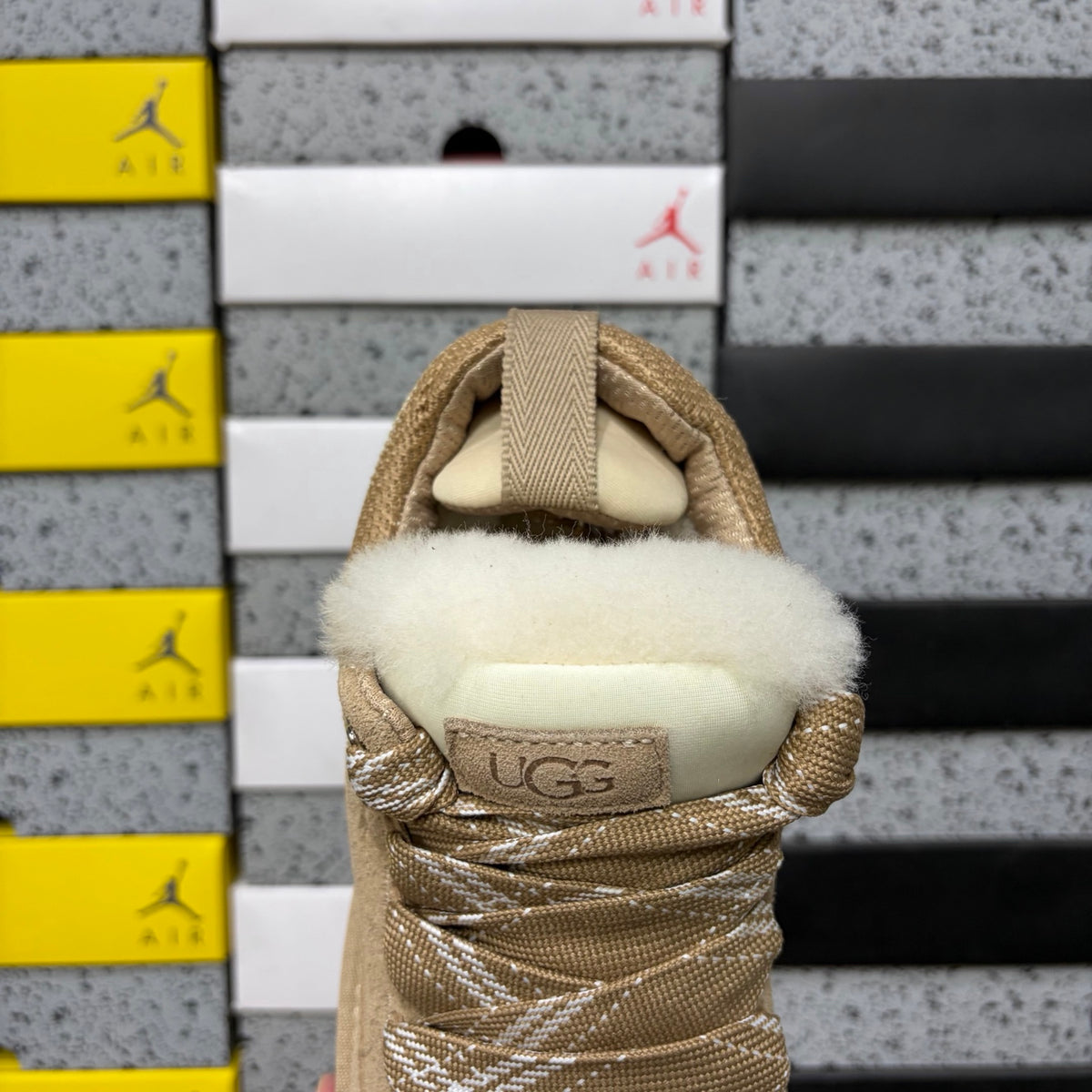 UGG Lowmel Sneaker – Sand