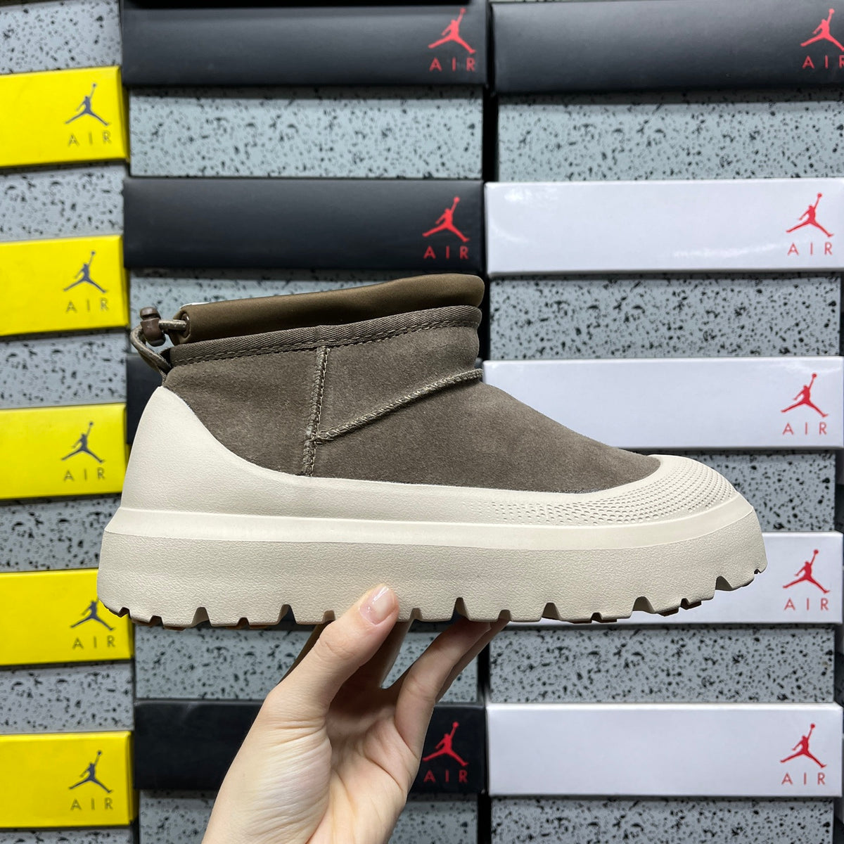 UGG Tasman Weather Hybrid – Olive/Cream