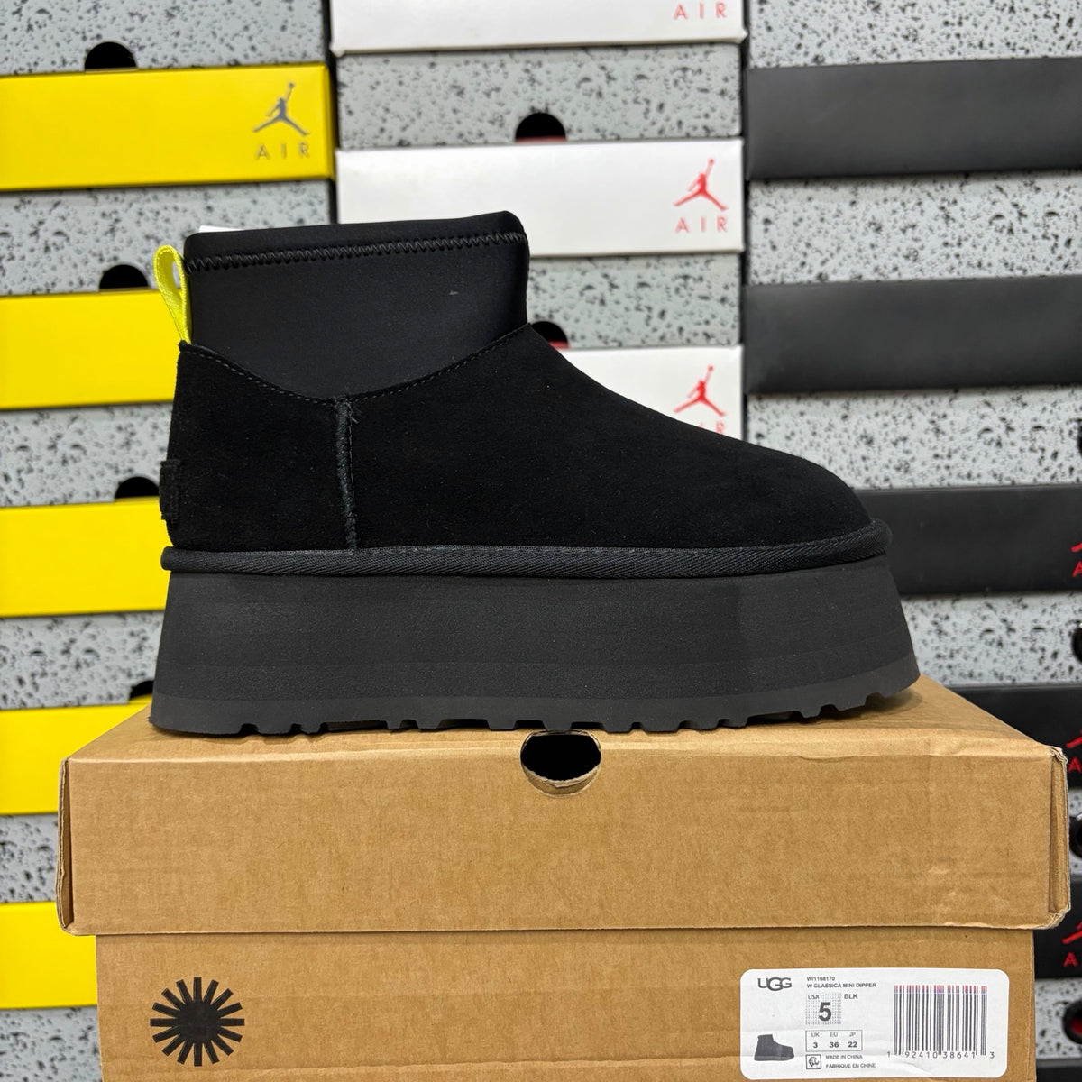 UGG Classic Dipper Boot – Black