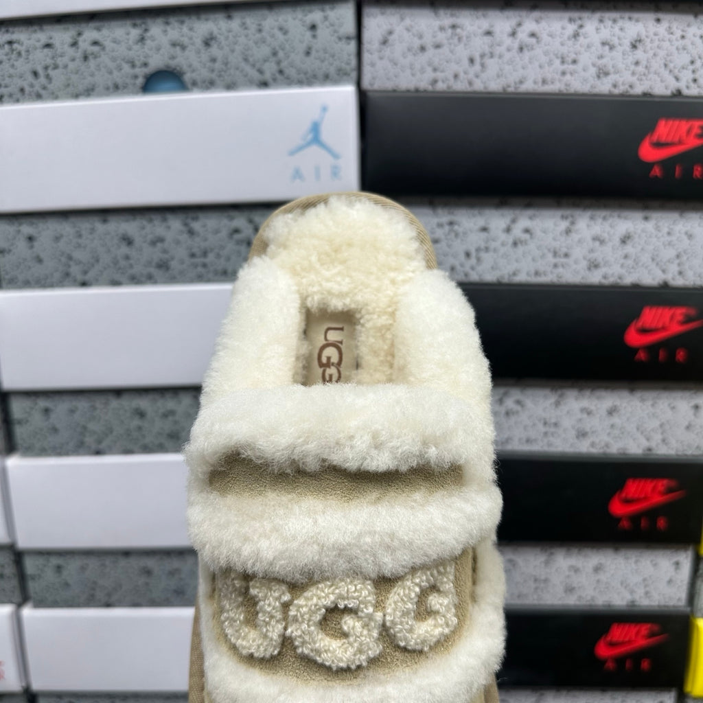 UGG Shearling Slide – Sand