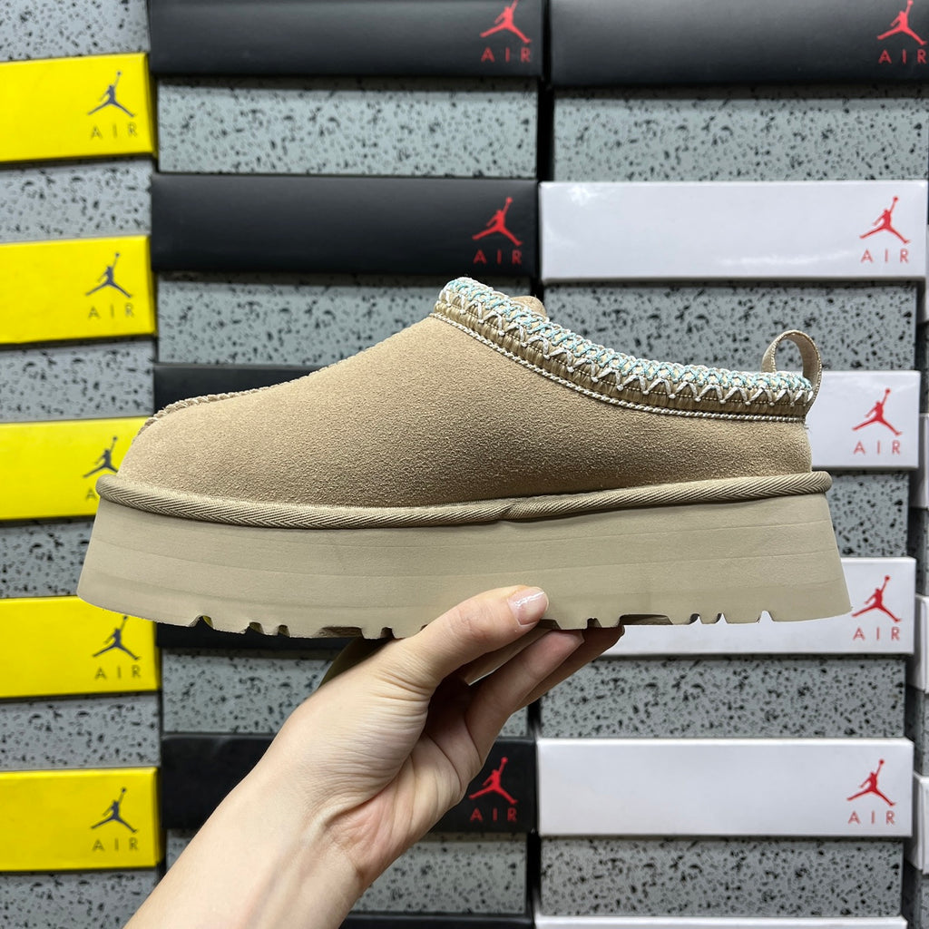 UGG Tazz Platform Slip-On – Sand