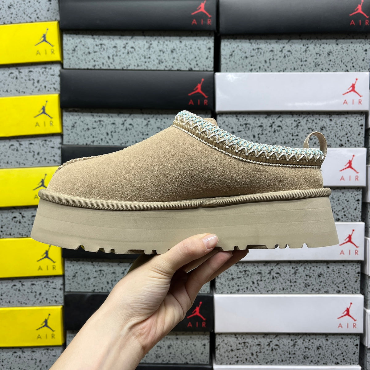 UGG Tazz Platform Slip-On – Sand