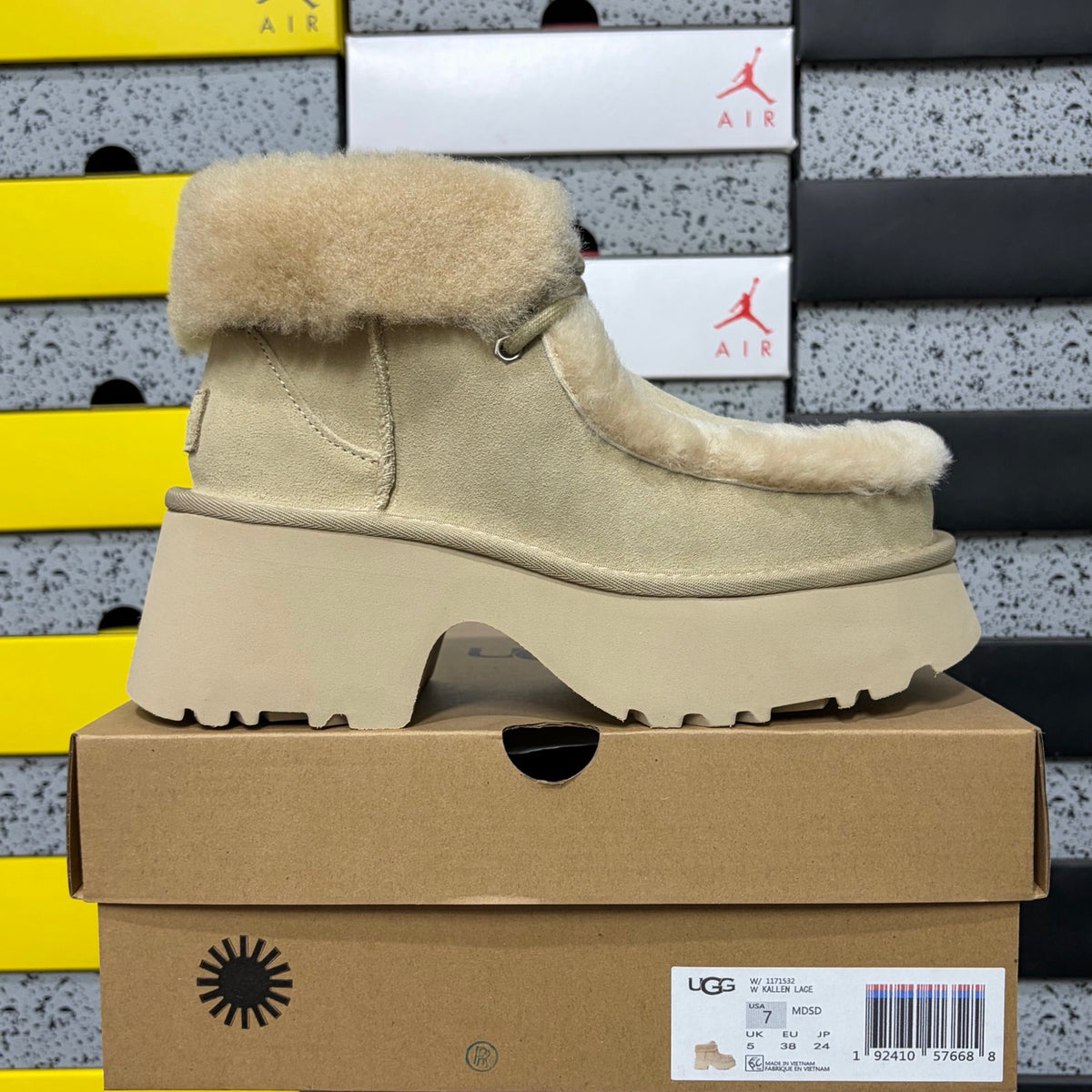 UGG Esmi Short Boot – Sand