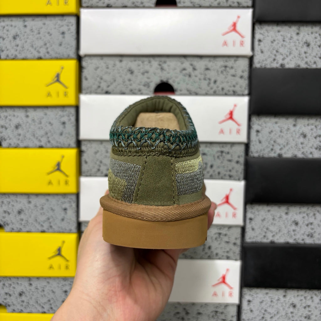 UGG Tasman Dragon Embroidery Slipper – Army Green