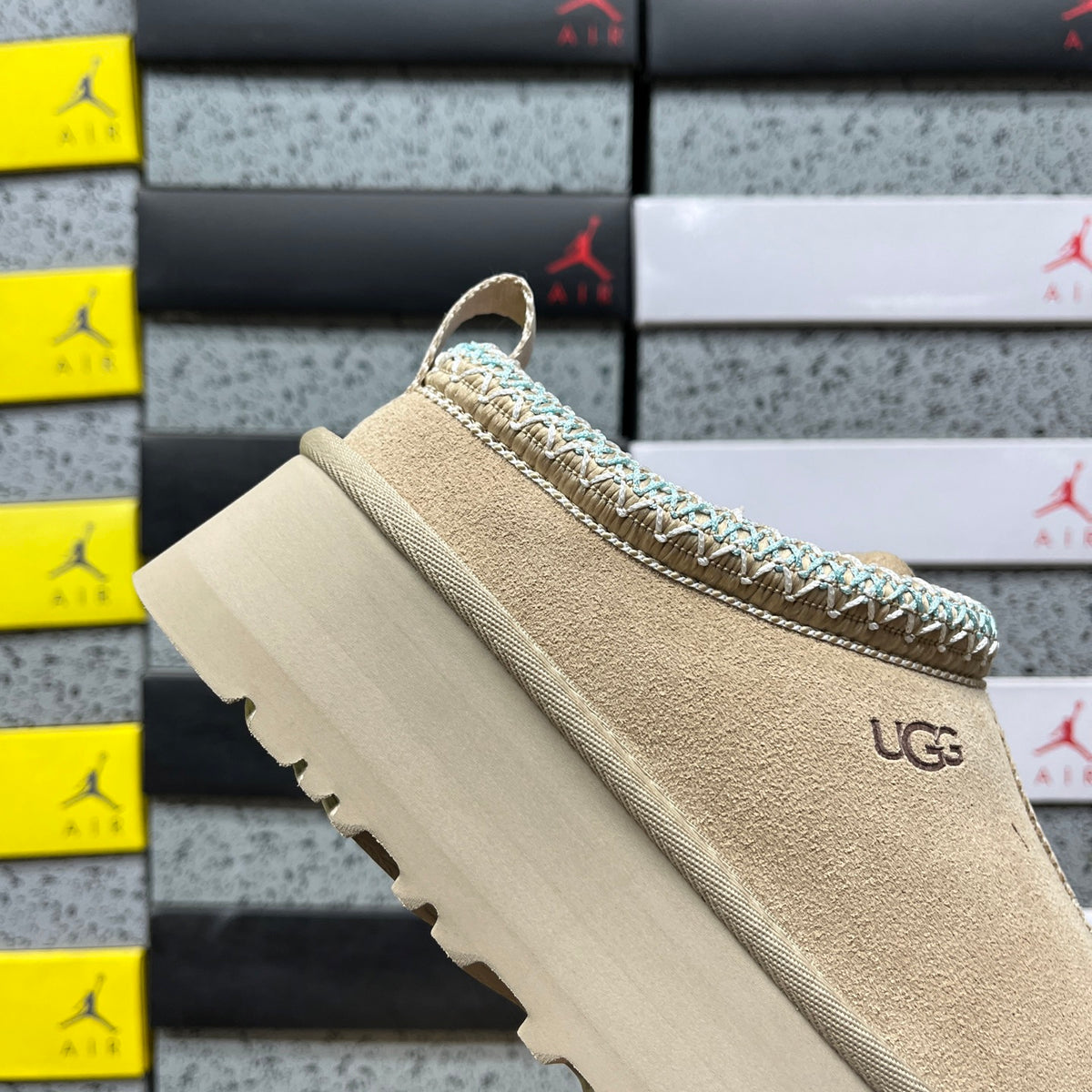 UGG Tazz Platform Slip-On – Sand
