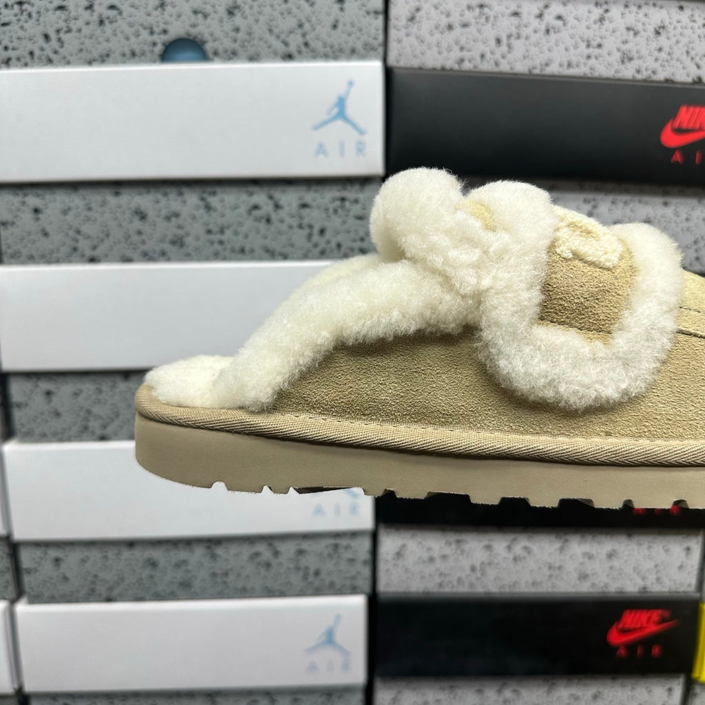UGG Shearling Slide – Sand