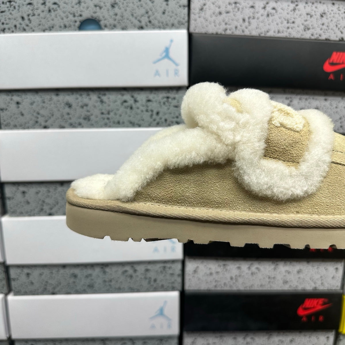 UGG Shearling Slide – Sand