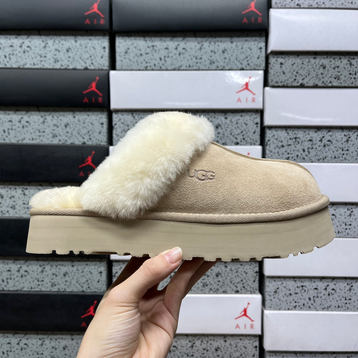 UGG Tasman Slipper – Wheat