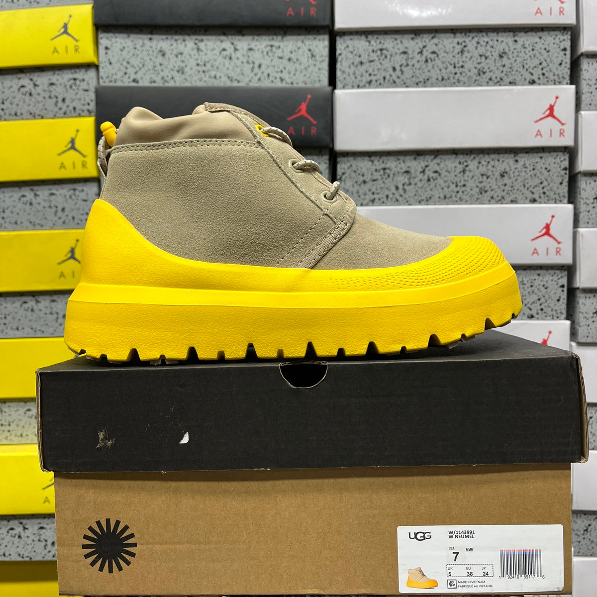 UGG Neumel Lace-Up Boot – Sand/Yellow