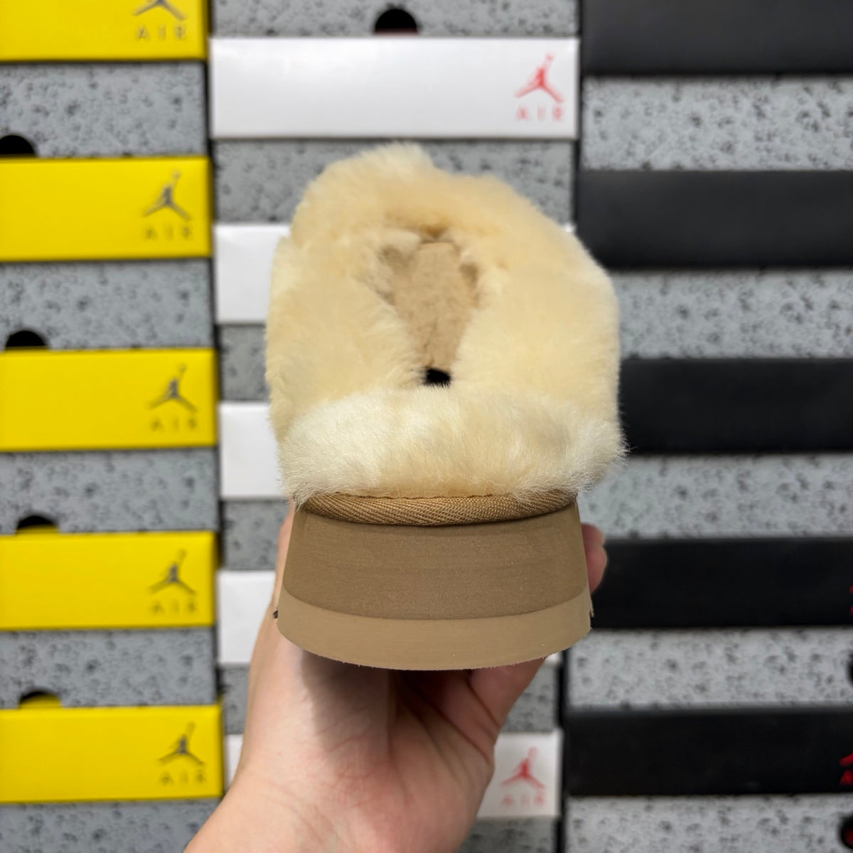UGG Fluffy Platform Slide – Chestnut