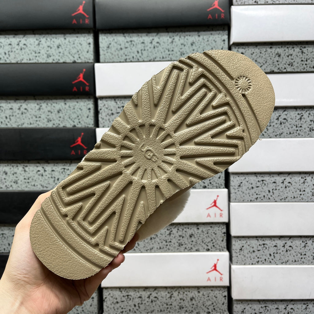 UGG Tasman Slipper – Wheat