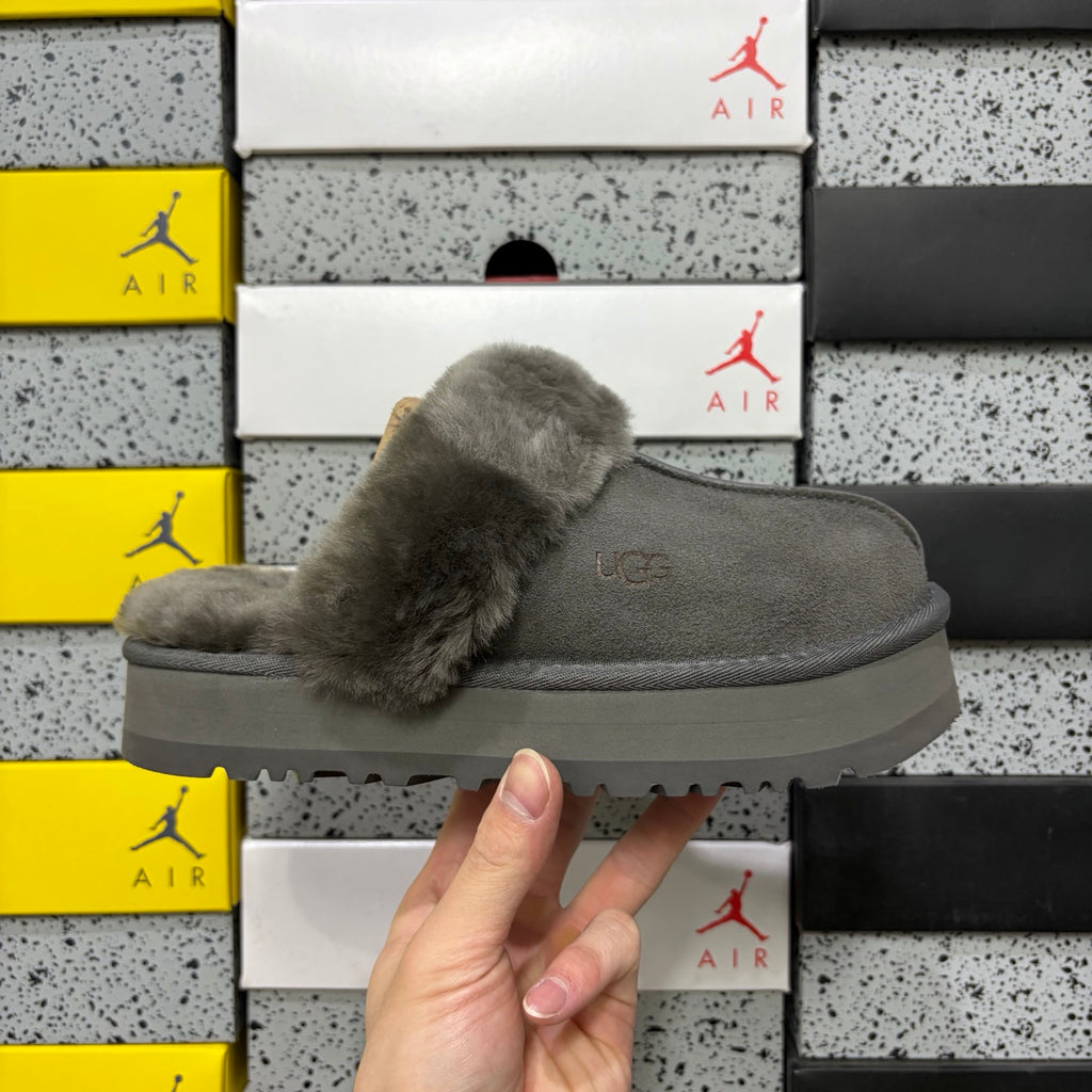 UGG Fluffy Platform Slide – Grey