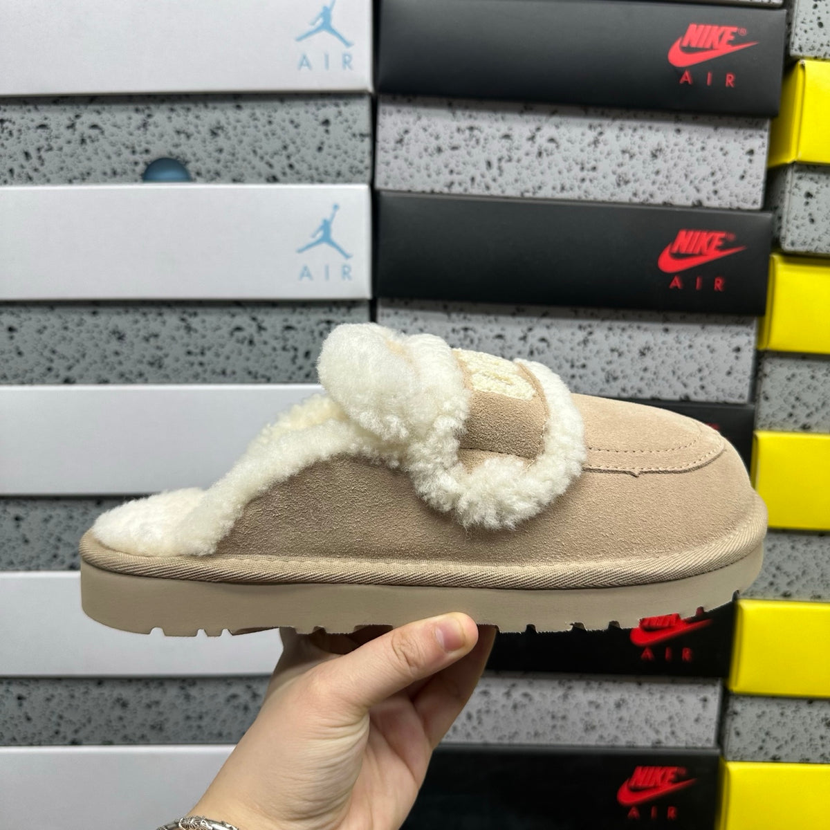 UGG Shearling Slide – Khaki