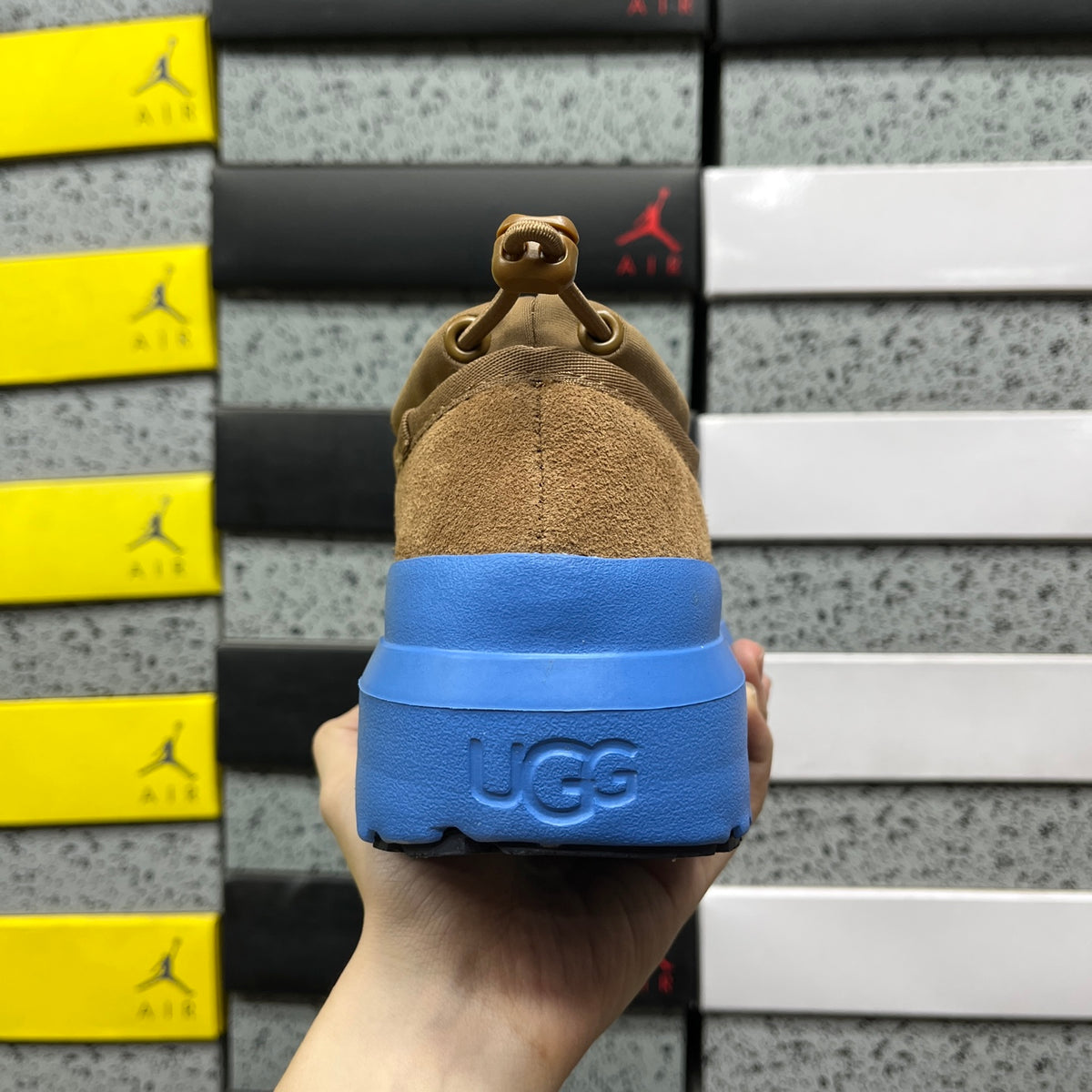 UGG Tasman Platform Mule – Camel & Blue