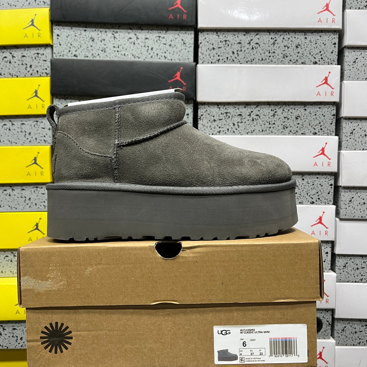 UGG Classic Ultra Mini Platform Boot – Charcoal