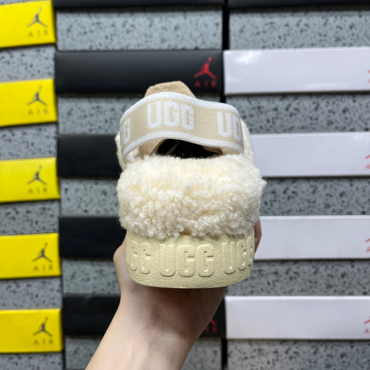 UGG Maxi Curly Slide – Cream