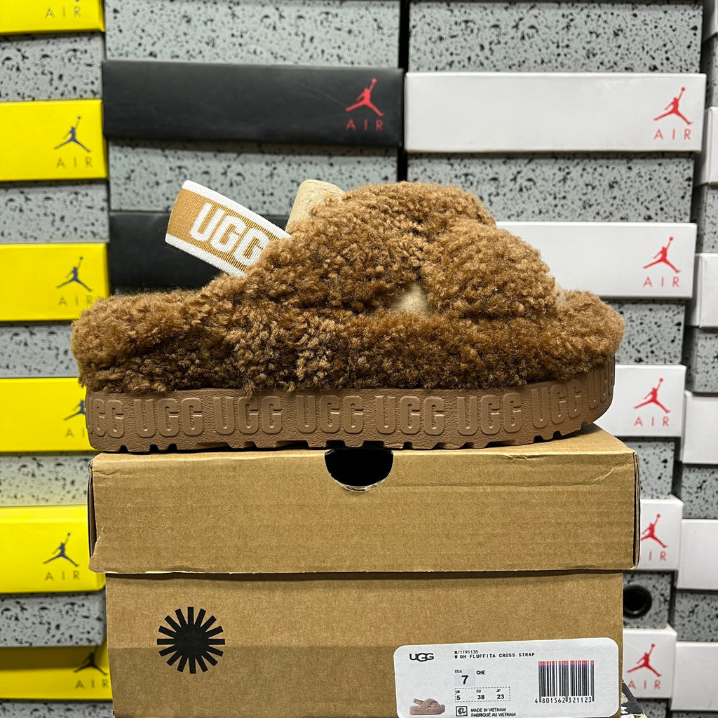 UGG Maxi Curly Slide – Chestnut