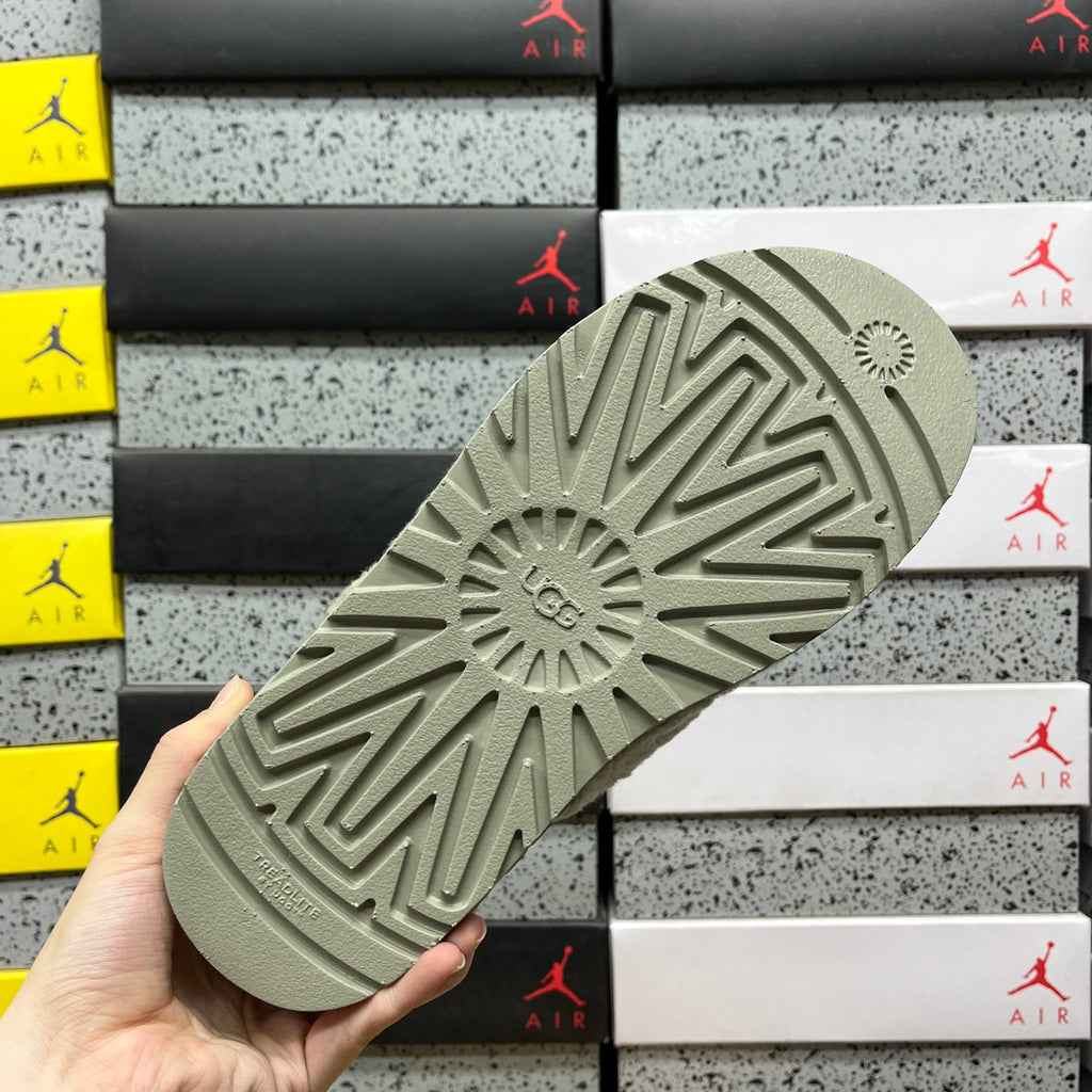 UGG Maxi Curly Slide – Sage Green