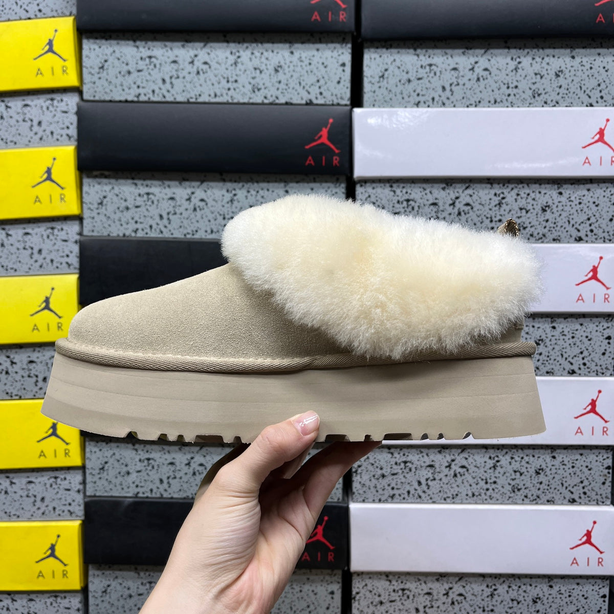 UGG Classic Short Boot – Sand