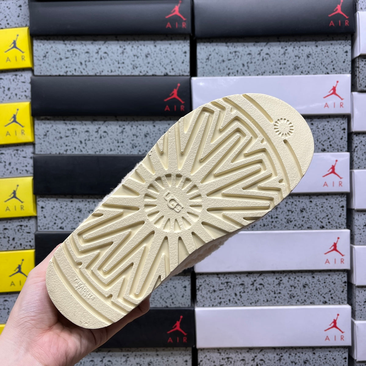 UGG Maxi Curly Slide – Cream
