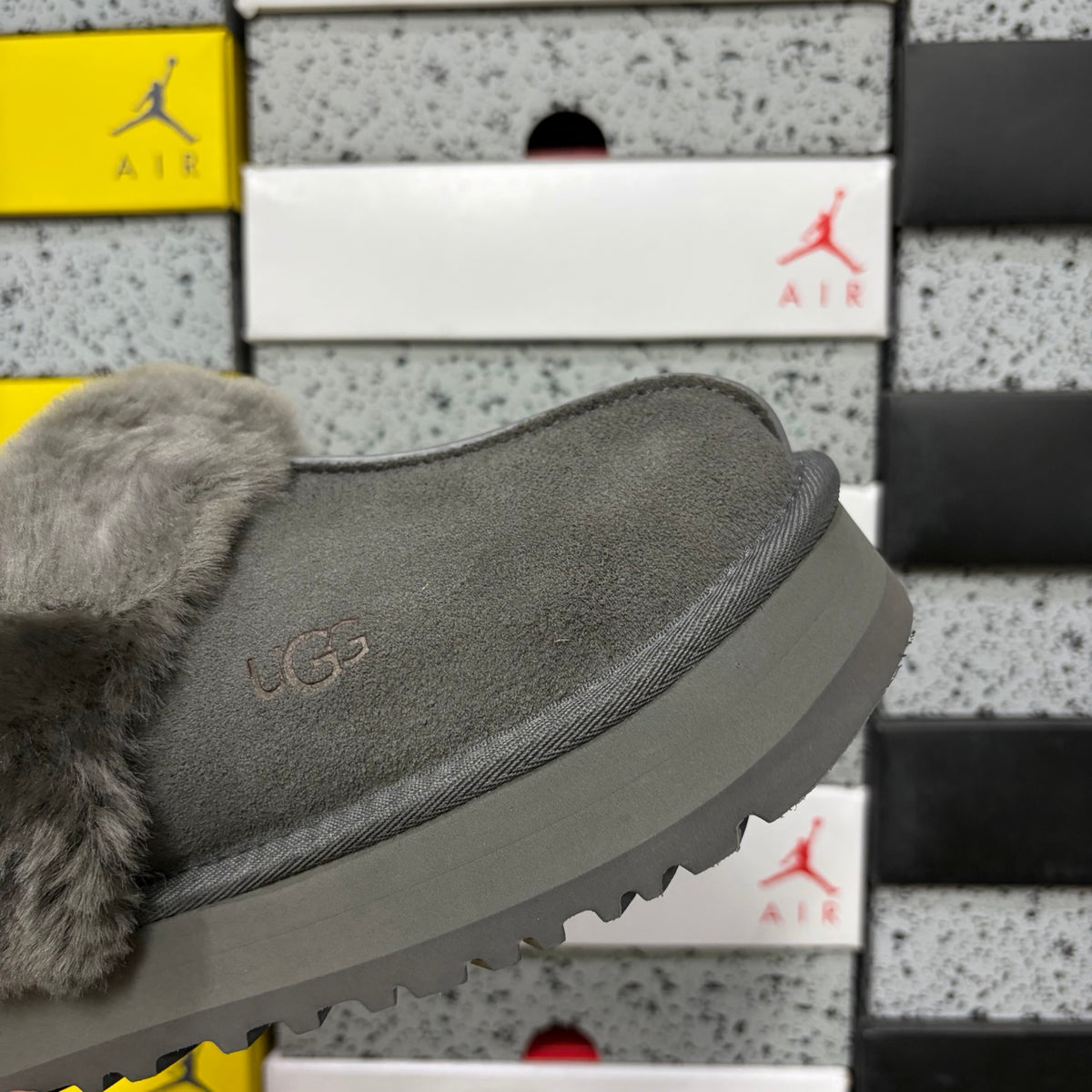 UGG Fluffy Platform Slide – Grey
