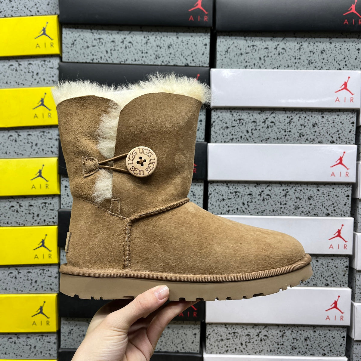 UGG Classic Short II Boot – Chestnut