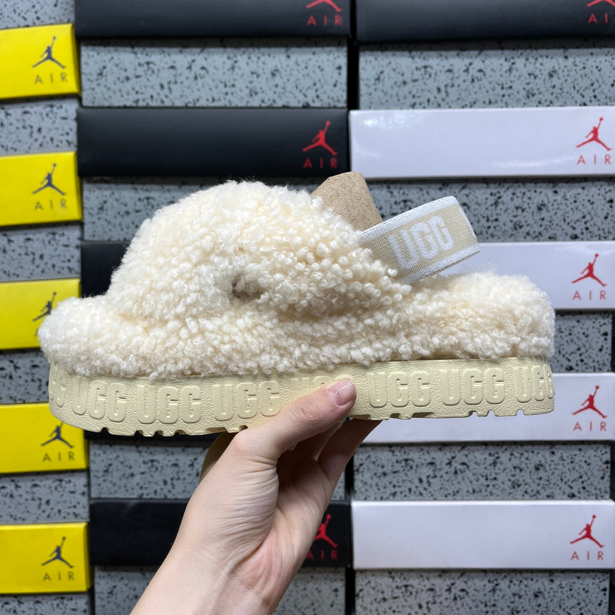 UGG Maxi Curly Slide – Cream