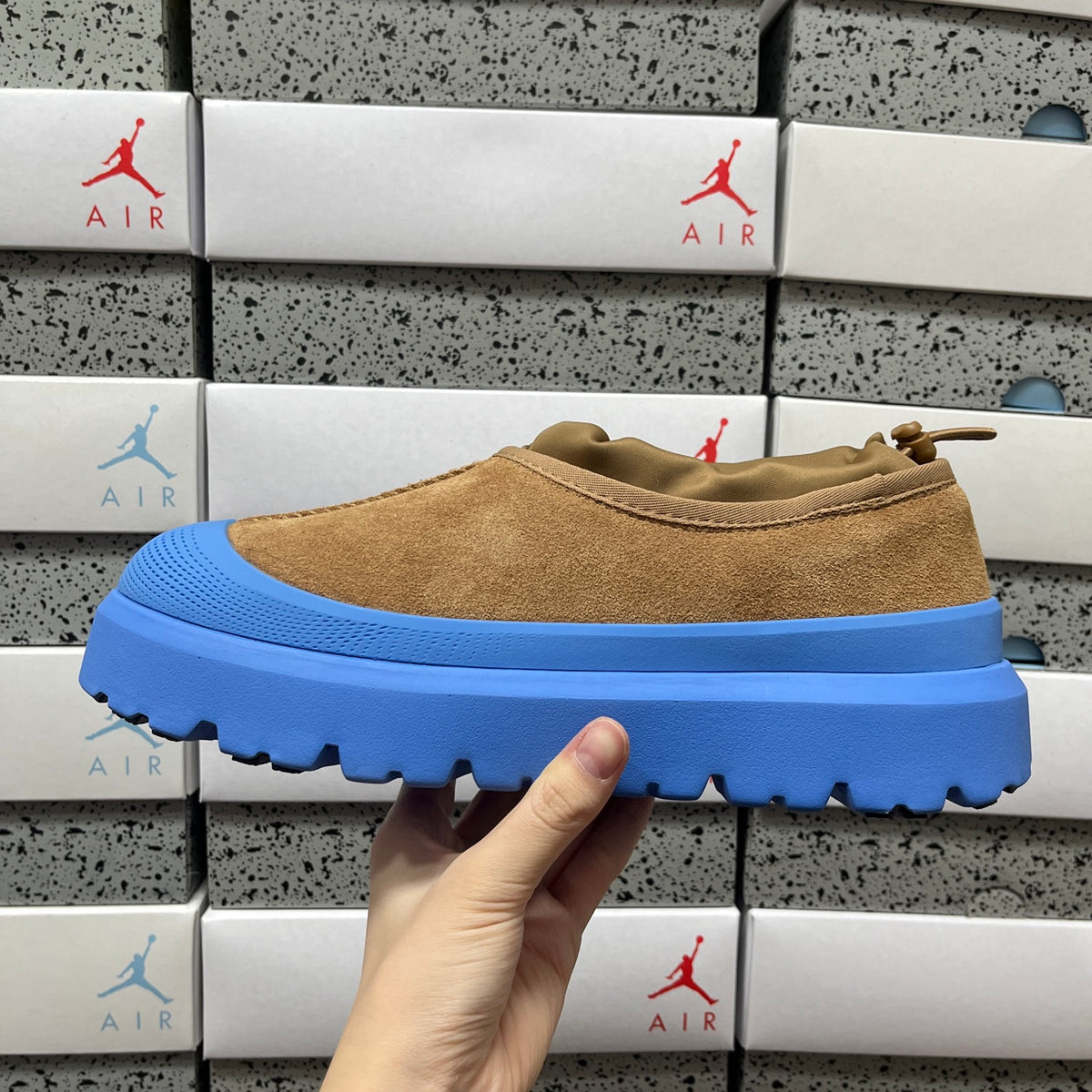UGG Tasman Weather Hybrid – Wheat & Blue