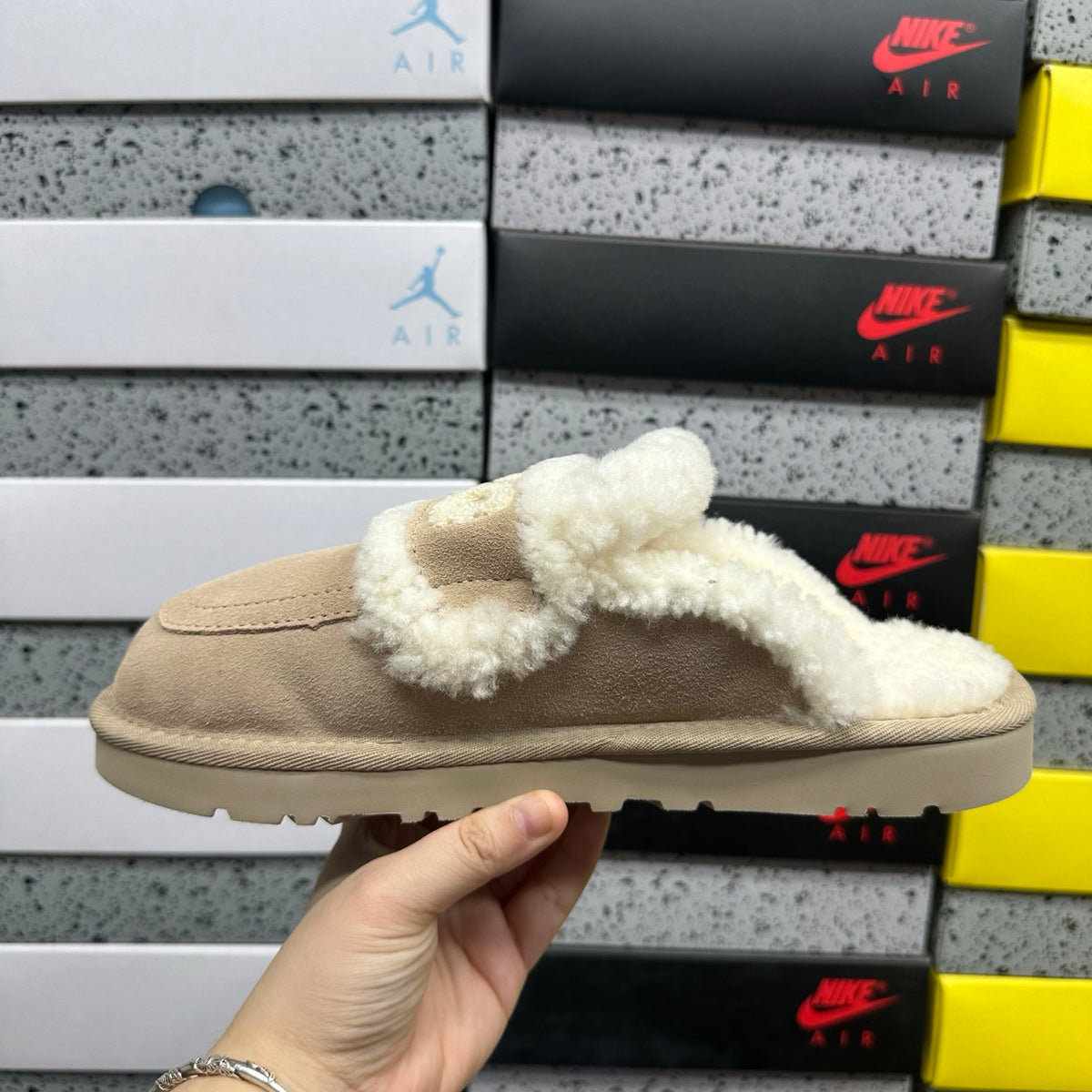 UGG Shearling Slide – Khaki