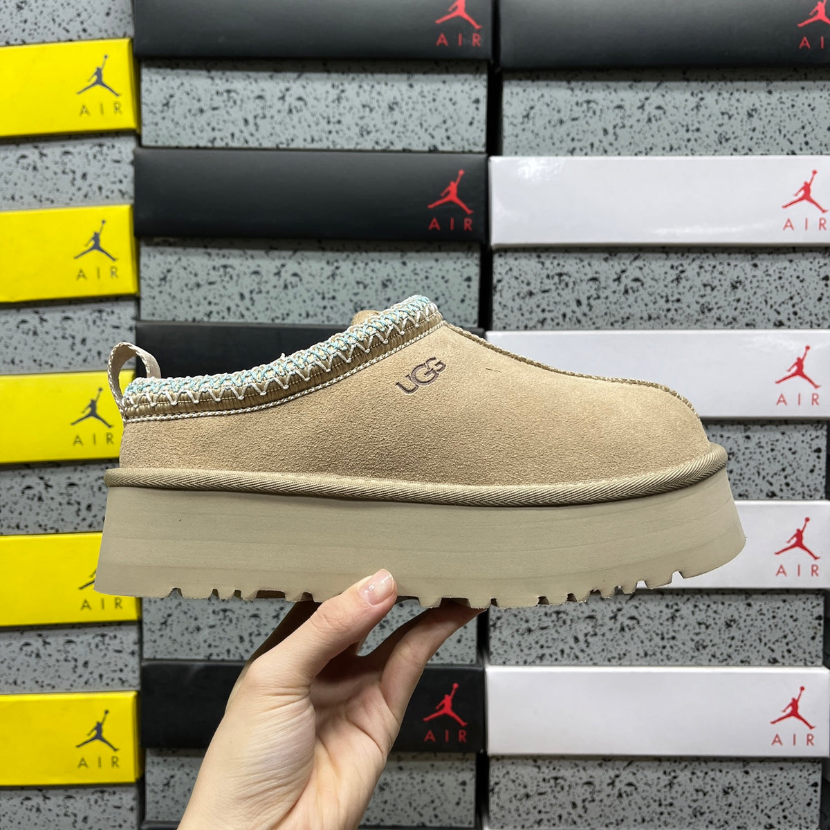 UGG Tazz Platform Slip-On – Sand
