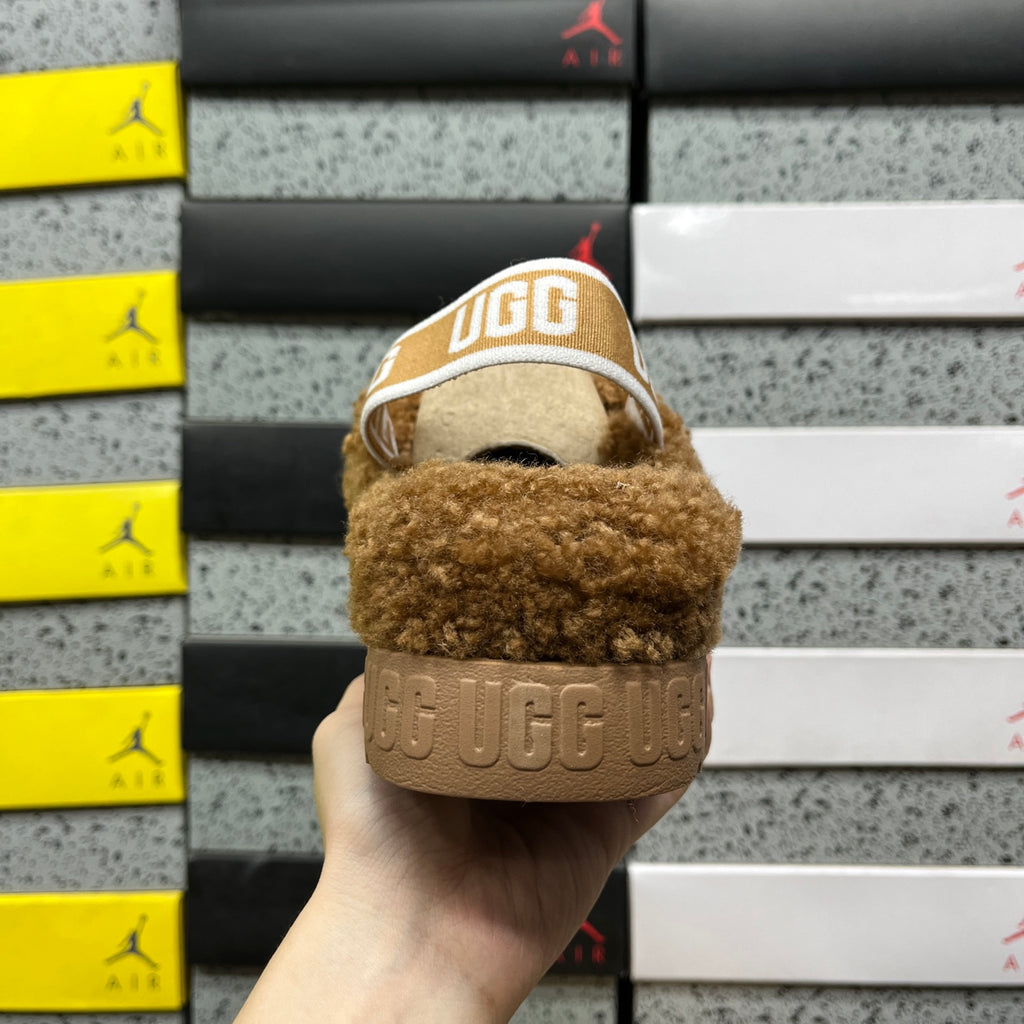 UGG Maxi Curly Slide – Chestnut