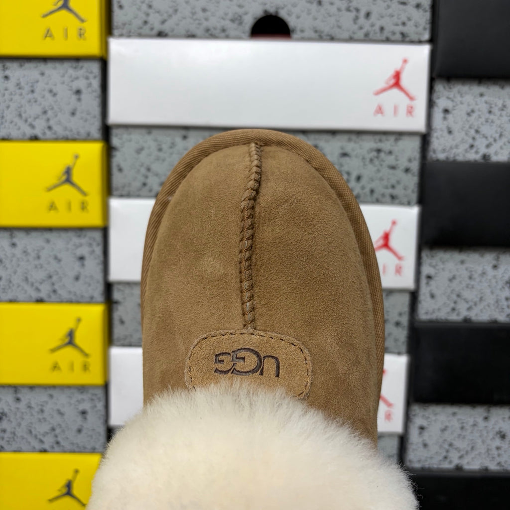 UGG Scuffette Slipper – Chestnut & Cream
