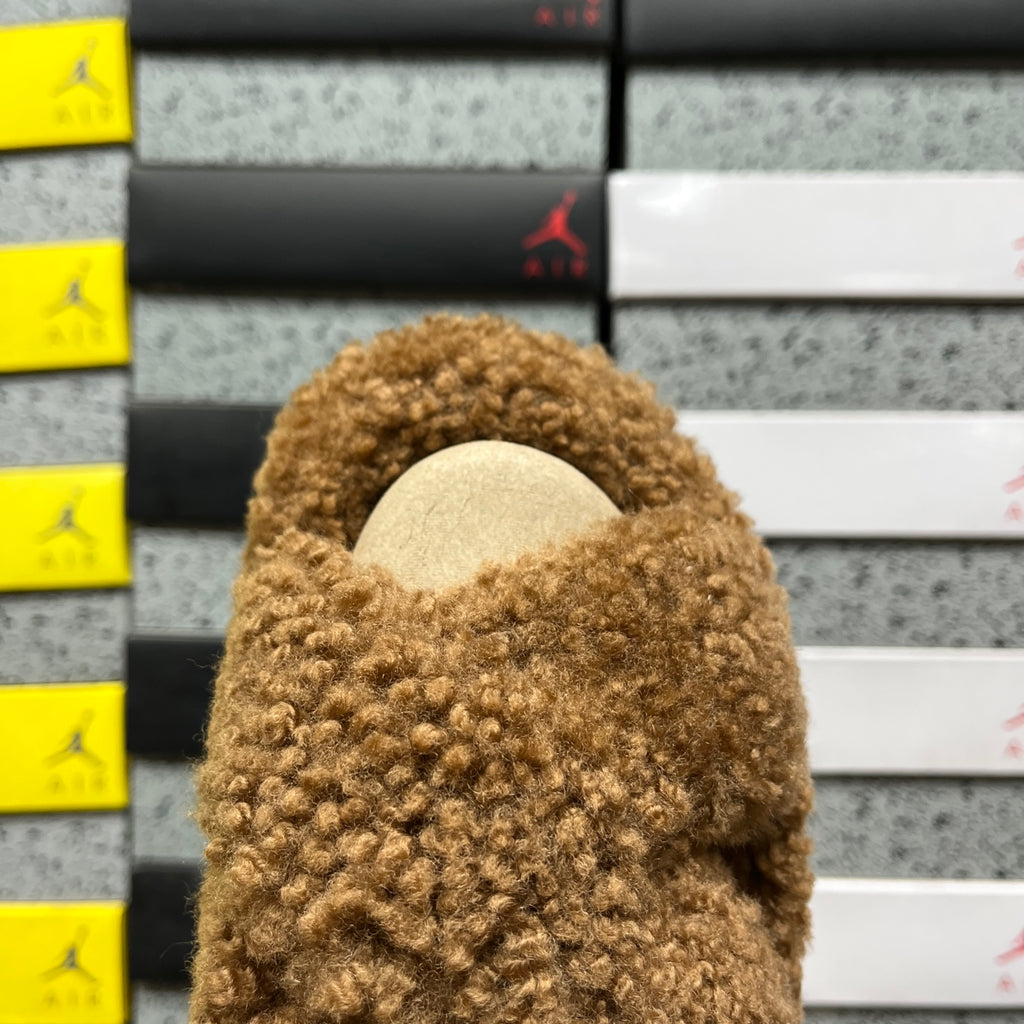 UGG Maxi Curly Slide – Chestnut