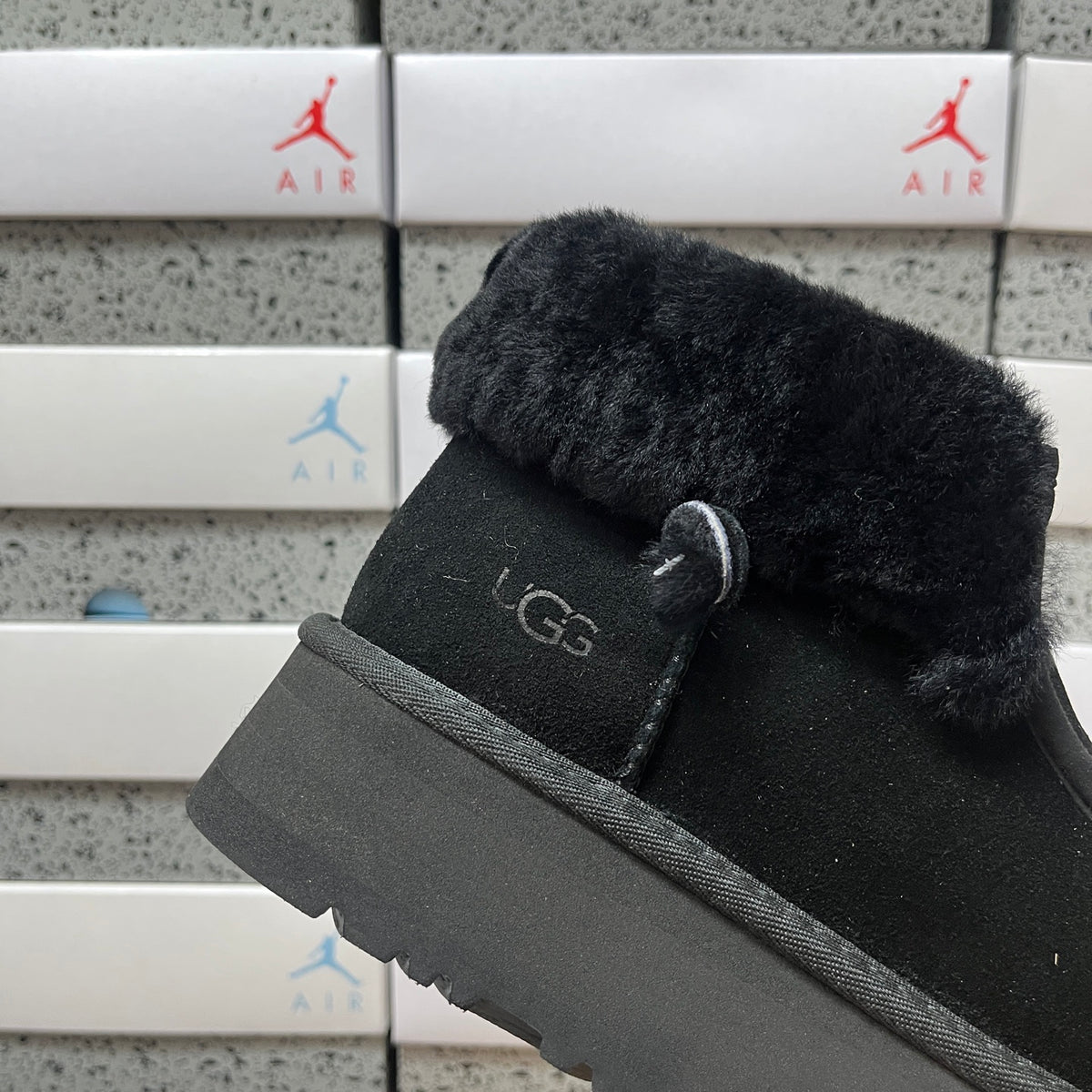 UGG Funkette Platform Boot – Black