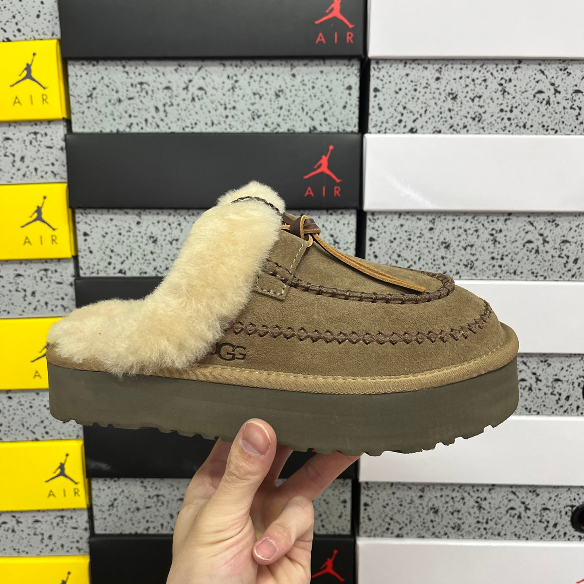 UGG Alpine Short Boot – Walnut