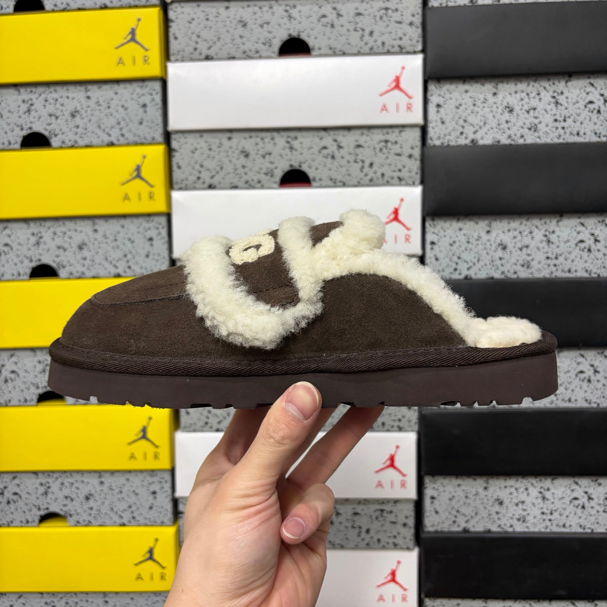 UGG Shearling Slide – Chocolate