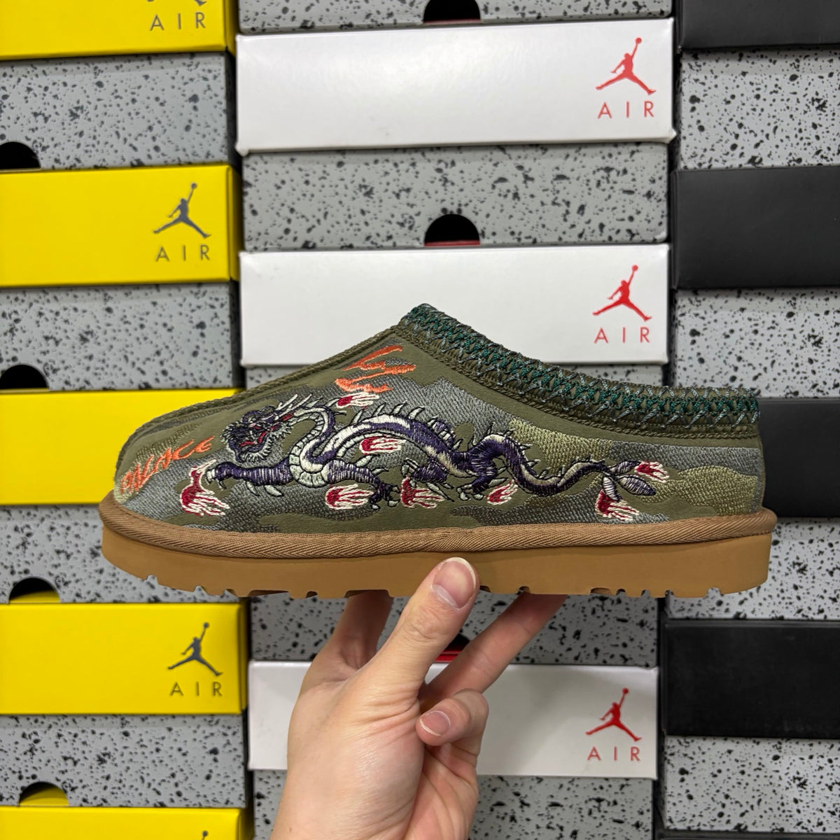 UGG Tasman Dragon Embroidery Slipper – Army Green