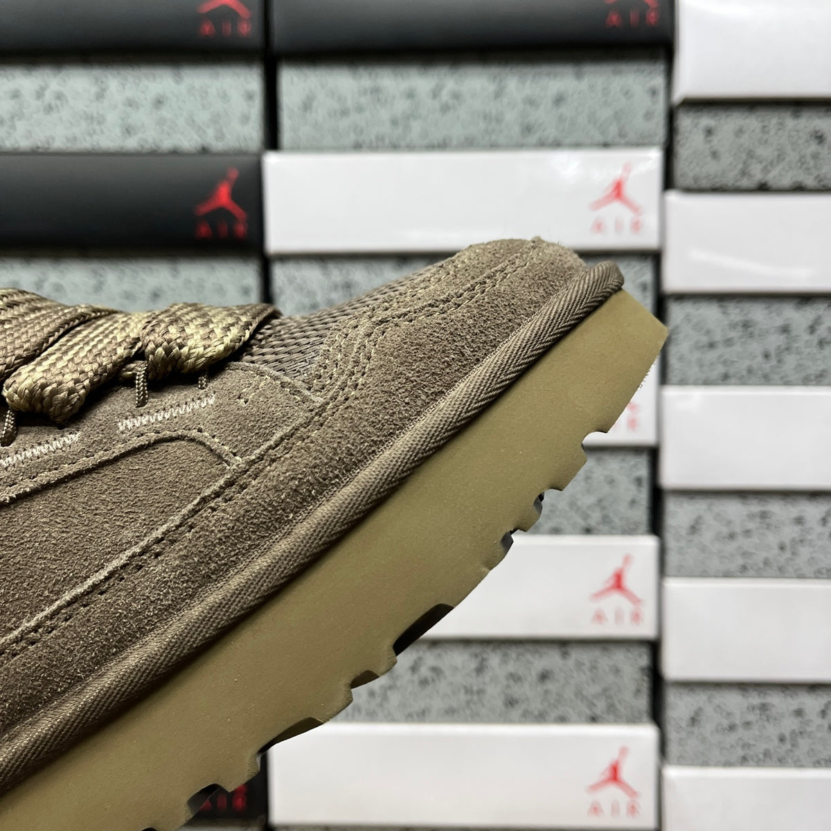 UGG Lowmel Lace-Up Sneaker – Smoky Brown
