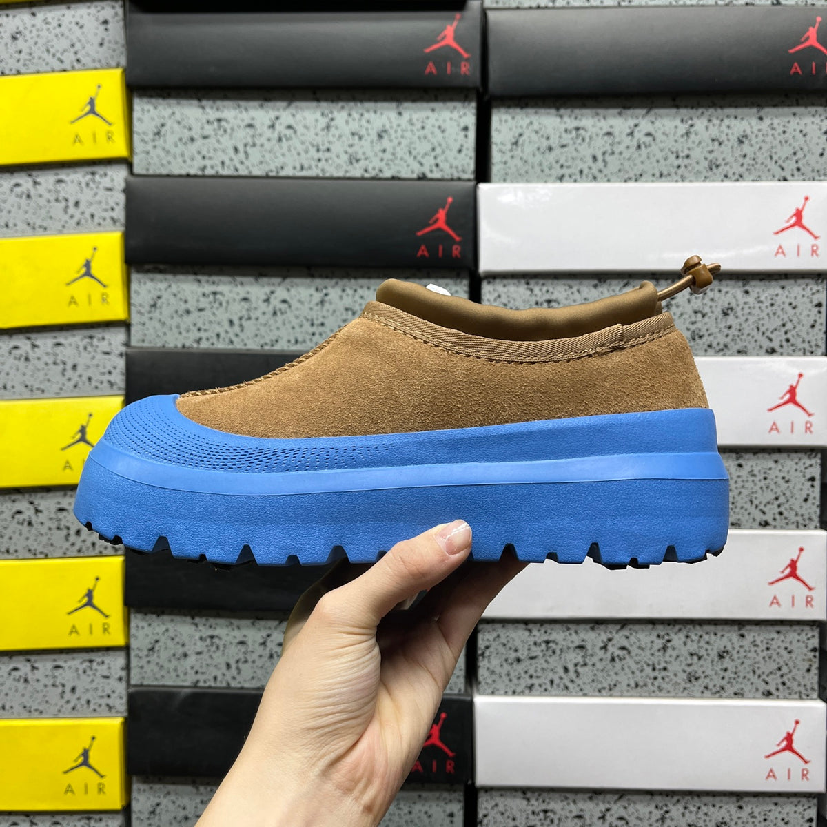 UGG Tasman Platform Mule – Camel & Blue