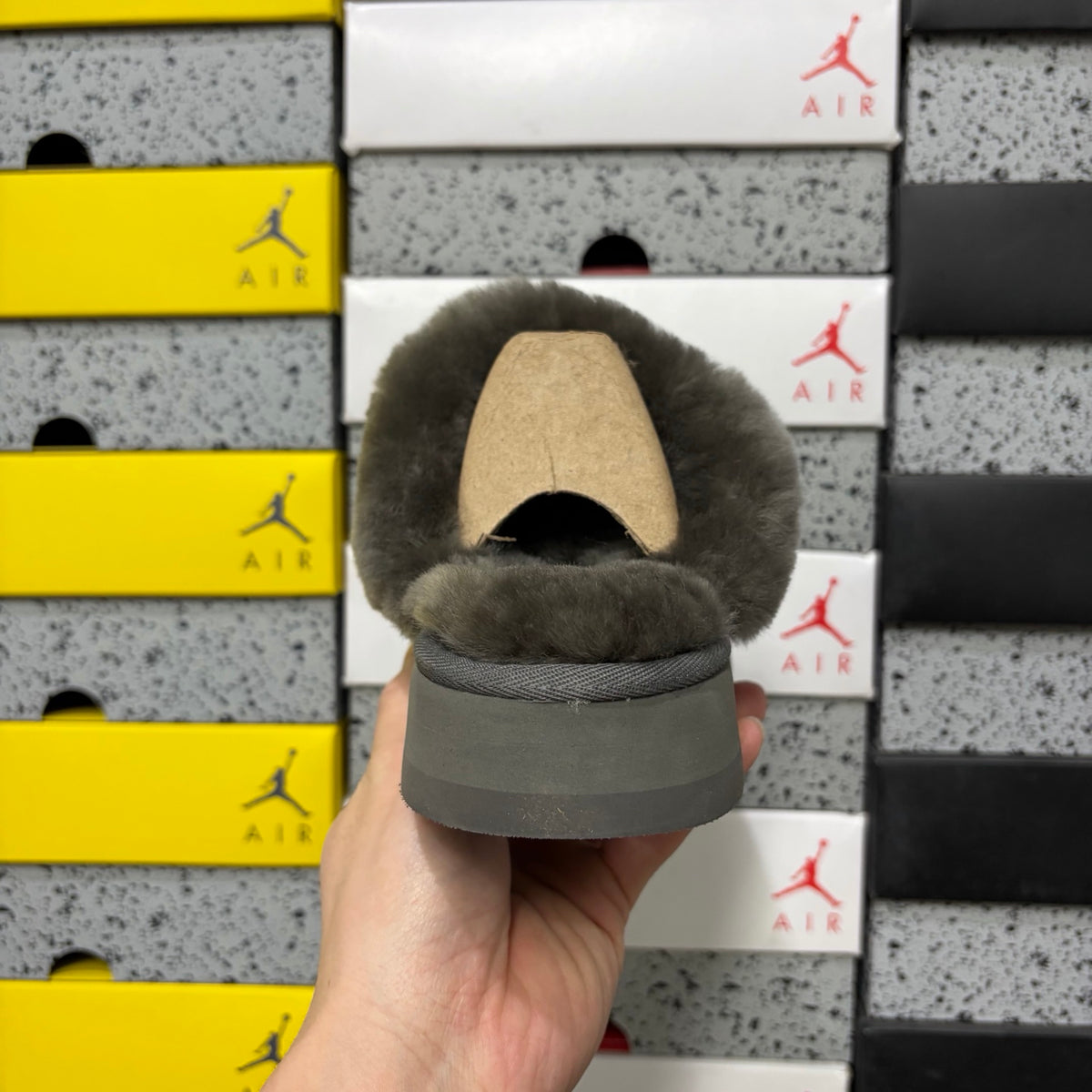 UGG Fluffy Platform Slide – Grey