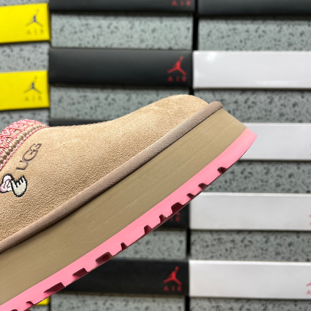 UGG Tasman Slipper – Sand/Pink Special Edition